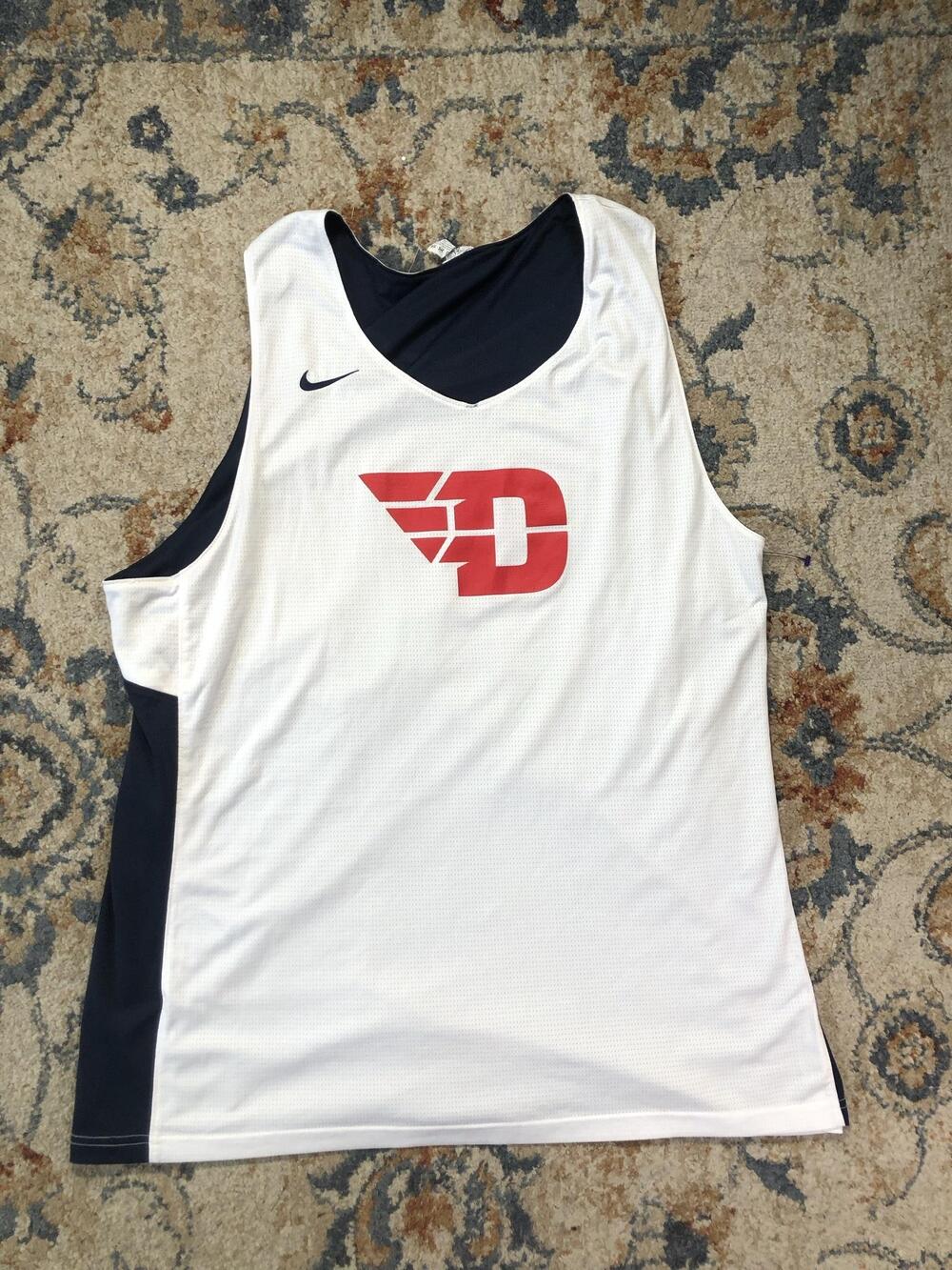 Dayton Flyers Basketball Jersey Mens 2XL White Red Navy NCAA Basketball Nike #44